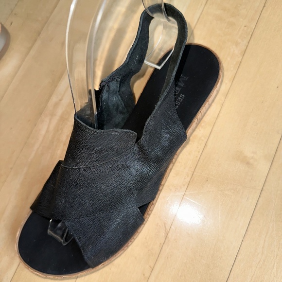 Sesto Meucci Sylke Black Leather Criss Cross Bands Sandal, 7.5 CB2414 - Picture 5 of 6